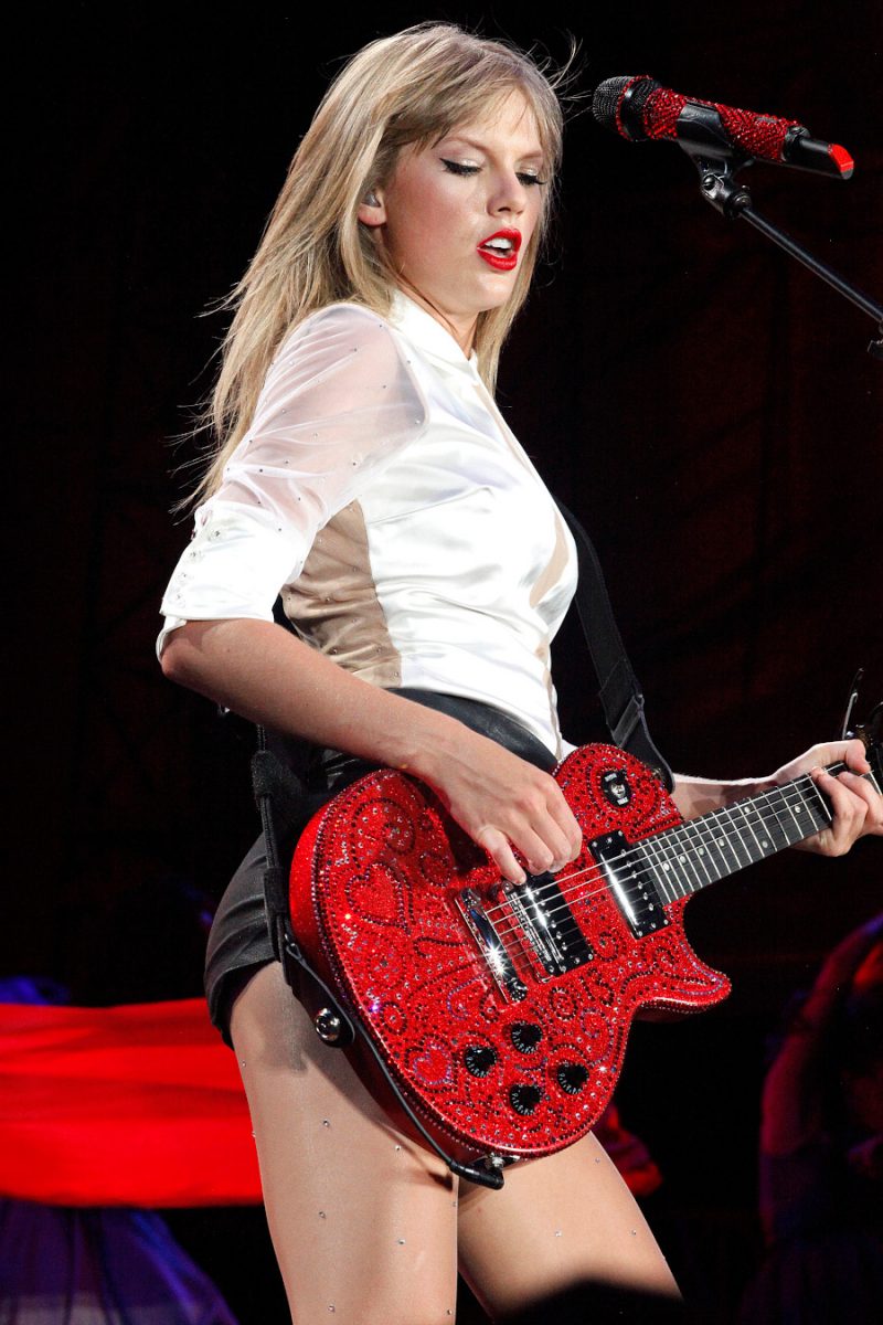 Taylor Swift performing in Philadelphia